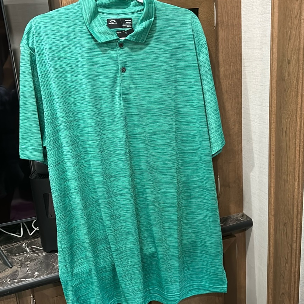 NEW Men’s Oakley Polo Button Down